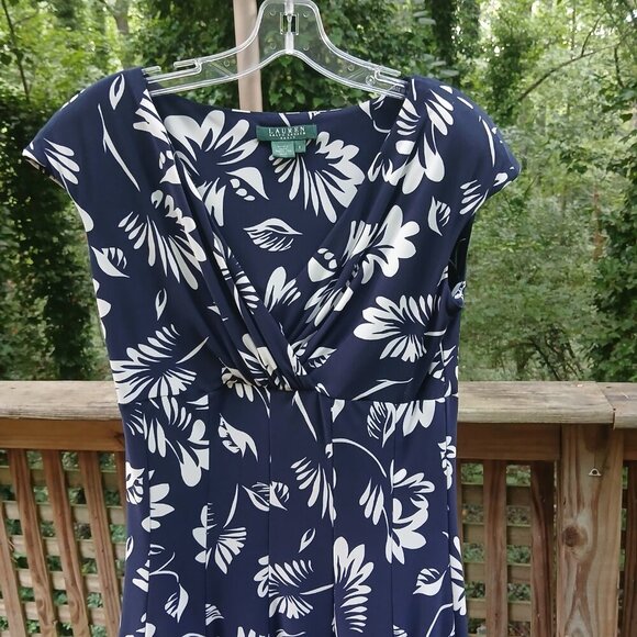 Navy Surplice Neckline White Tropical Floral Design Figure Flattering Dress Sz8 - Picture 2 of 7